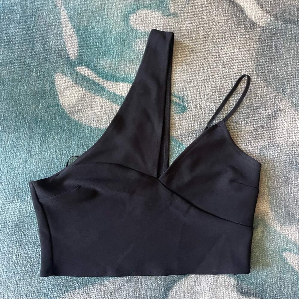 Abercrombie & Fitch women’s one shoulder black cropped top
